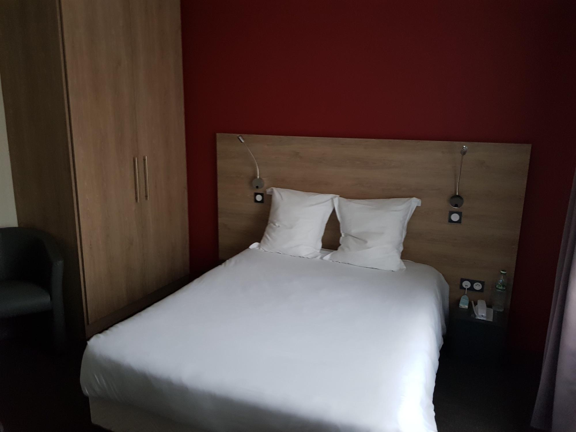 Logis Hotel A La Bonne Auberge Laval  Exterior foto